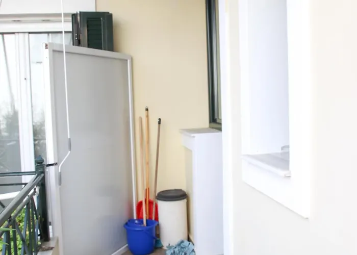 Ellis Nyaraló Lixúri