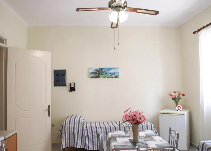 Ellis Nyaraló Lixúri